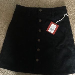 NEW! Black skirt!!